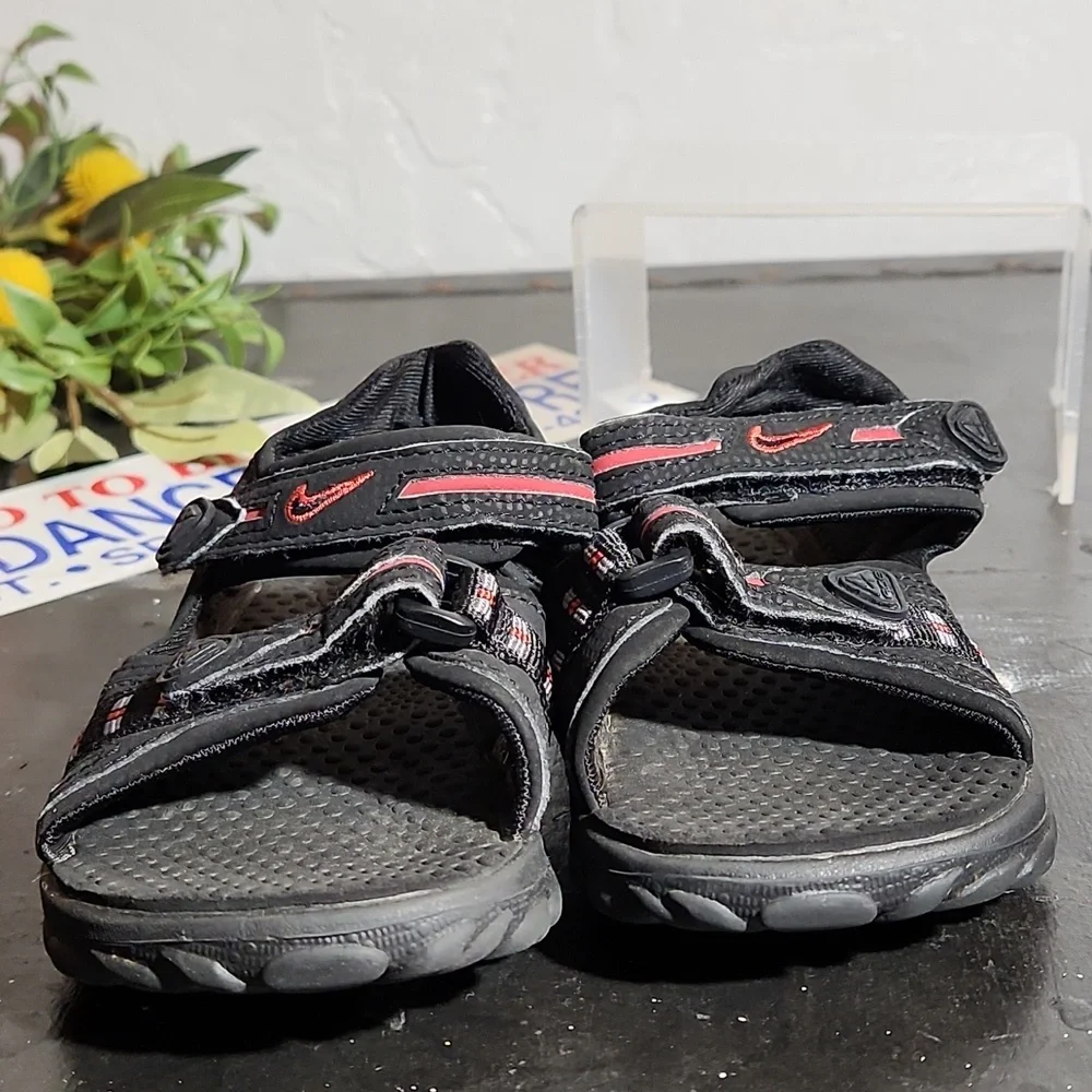 NIKE 7C  Hiking Walking  Beach Sandals Black Red